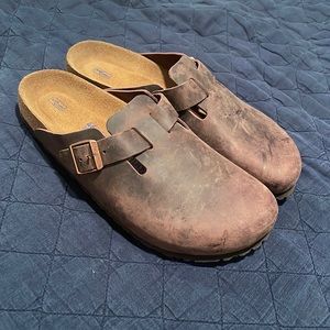 Boston
Oiled Leather, NEVER WORN